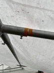 2022-09-25 Lothar markiert Backhaus Zeltstangen 001